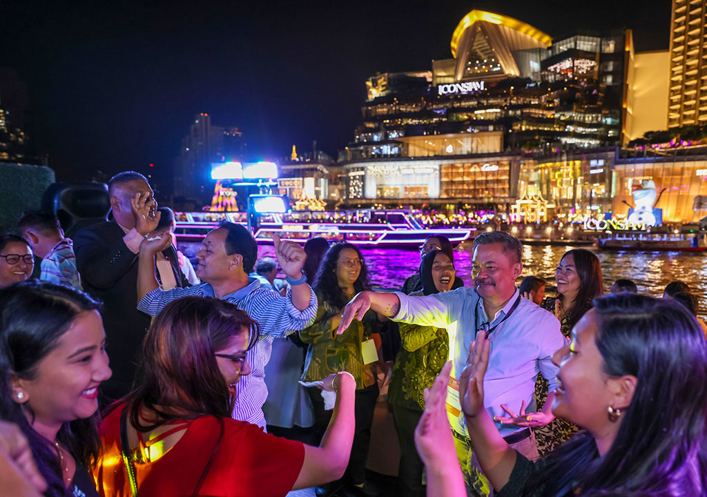 Bangkok Event Photographer Boat cruise and party photos passing Icon Siam.jpg