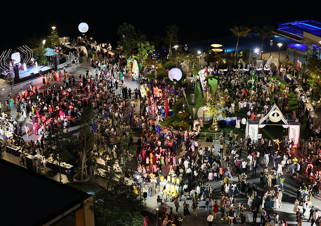 Bangkok Event Photographer boat cruises and party Thailand.jpg