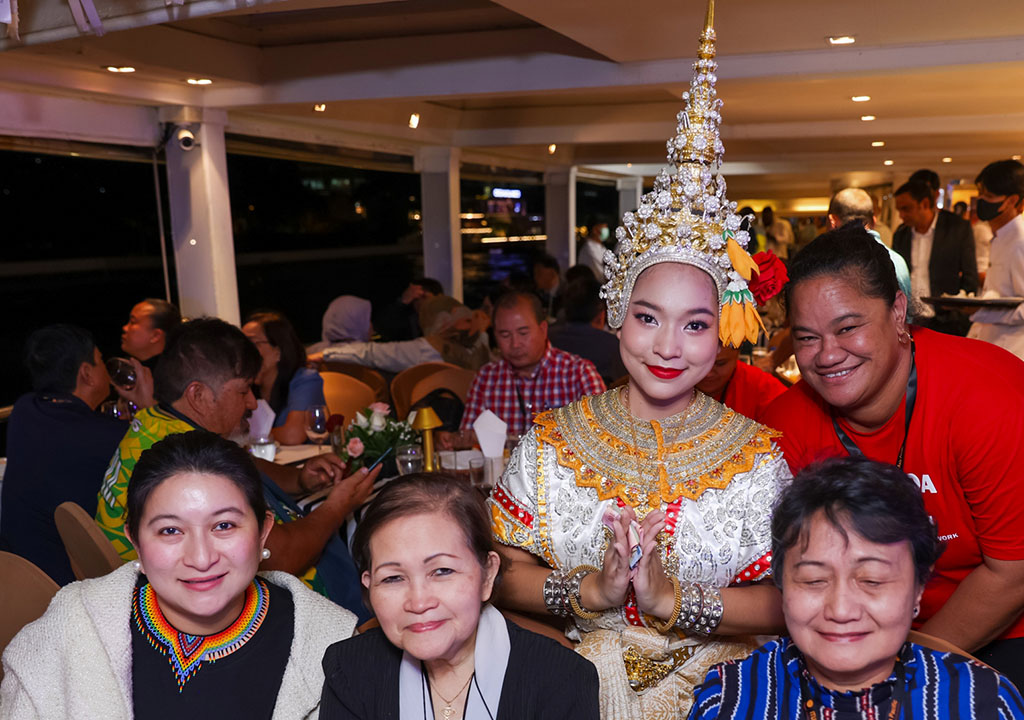 Boat cruise Chao Phrya river bangkok photographer traditional costume.jpg