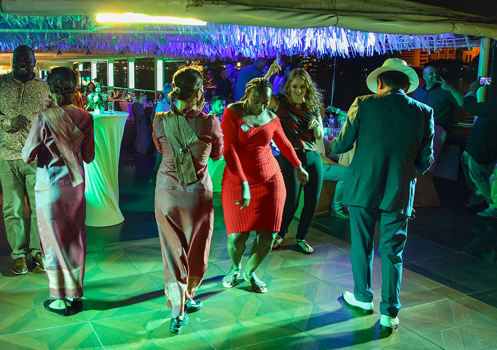 Event Photographer Bangkok Party boat cruise dancing.jpg